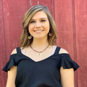 Meet your Posher, Abigail